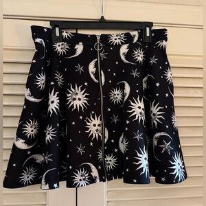 MINT ADORBS AF HOT TOPIC CELESTIAL MINI ZIP UP CIRCLE SKIRT W/POCKETS! SZ LG